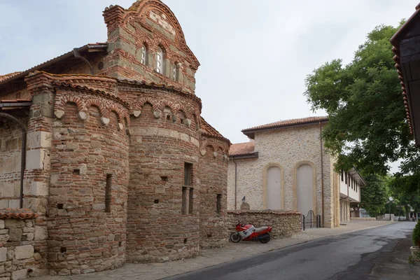 NESSEBAR, BULGARIJE, JUNI 20, 2016: religieuze gebouwen van verschillende religies stad Nessebar. — Stockfoto