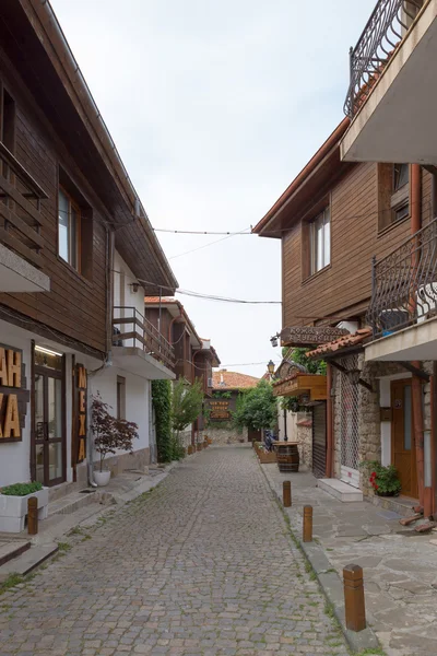 Nessebar, Bulgarien, Birgitha 20, 2016: arkitektoniska lösningar Nessebars gamla stan byggnader. bostadsområde. — Stockfoto