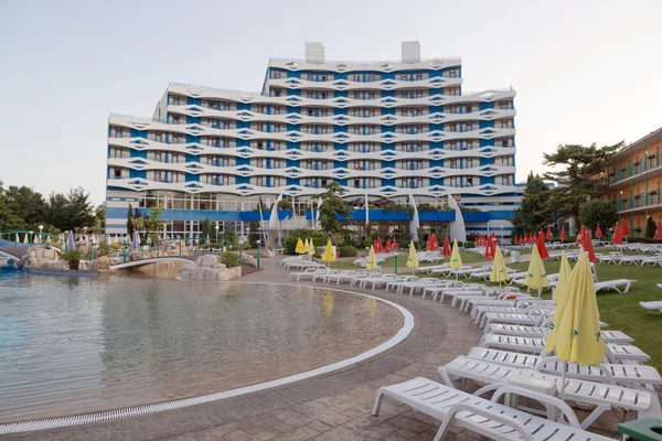 Slunečné pobřeží, Bulharsko - 15 června 2016: elegantní hotel Trakia Plaza s bazénem na místě a pohodlné pokoje — Stock fotografie