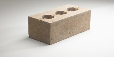 Tuğla beton yüzü düzgün farklı renklerde kalınlaşmış içi boş. Beyaz bir arka plan üzerinde