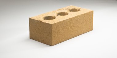 Tuğla beton yüzü düzgün farklı renklerde kalınlaşmış içi boş. Beyaz bir arka plan üzerinde