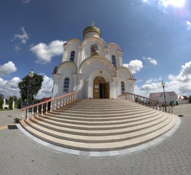 Turov, Belarus - 7 Ağustos 2016: Aziz Cyril Katedrali ve Lavrenti, Turov 28 Haziran 2013 yılında kasaba Turov, Beyaz Rusya'nın.