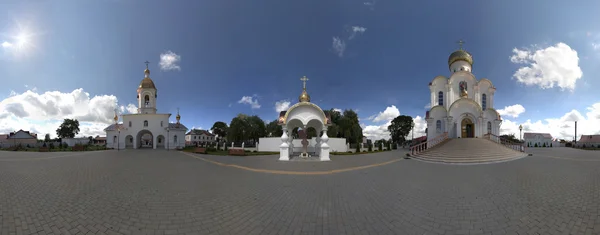 Turov, Bielorrússia - 7 de agosto de 2016: Catedral dos Santos Cirilo e L — Fotografia de Stock