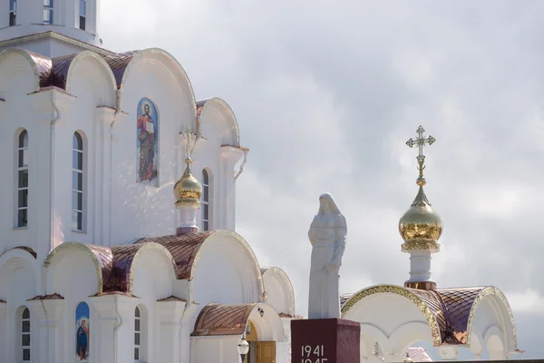 Turov, Bielorrússia - 7 de agosto de 2016: Catedral dos Santos Cirilo e Lavrenti de Turov 28 de junho de 2013 na cidade de Turov, Bielorrússia . — Fotografia de Stock