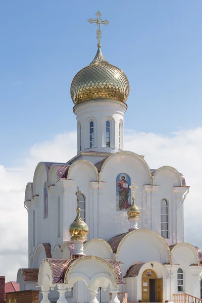 Turov, Bielorrússia - 7 de agosto de 2016: Catedral dos Santos Cirilo e Lavrenti de Turov 28 de junho de 2013 na cidade de Turov, Bielorrússia . — Fotografia de Stock