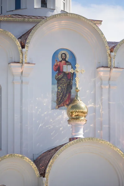 Turov, Bielorrússia - 7 de agosto de 2016: Catedral dos Santos Cirilo e Lavrenti de Turov 28 de junho de 2013 na cidade de Turov, Bielorrússia . — Fotografia de Stock