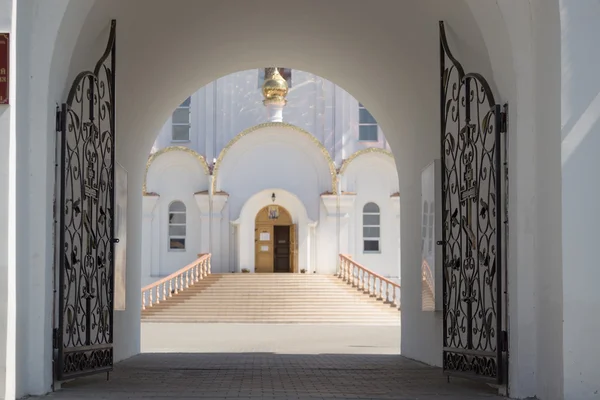 Turov, Bielorrússia - 7 de agosto de 2016: Catedral dos Santos Cirilo e Lavrenti de Turov 28 de junho de 2013 na cidade de Turov, Bielorrússia . — Fotografia de Stock