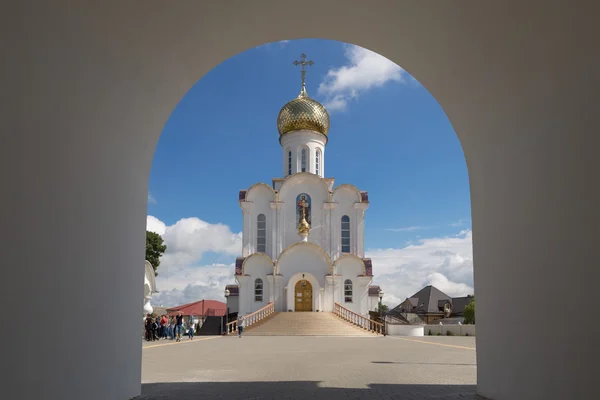 Turov, Bielorrússia - 7 de agosto de 2016: Catedral dos Santos Cirilo e Lavrenti de Turov 28 de junho de 2013 na cidade de Turov, Bielorrússia . — Fotografia de Stock