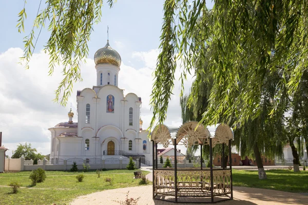 Turiv, Vitryssland - 7 augusti 2016: Katedralen av missionärerna Kyrillos och Lavrenti av Turiv 28 juni 2013 i staden Turiv, Vitryssland. — Stockfoto