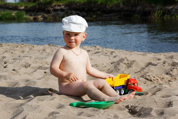 Criança Brincando Praia Pela Água 2020 — Fotografia de Stock