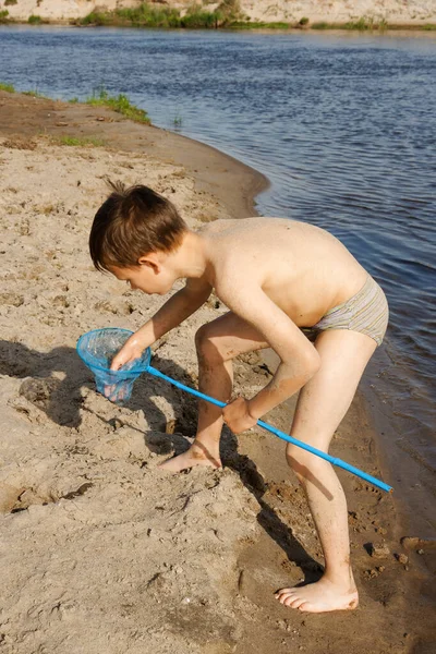 Kind Spielt Strand Wasser 2020 — Stockfoto
