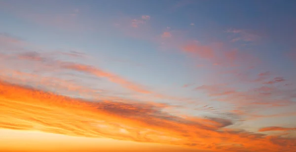Solnedgång Den Röda Solen Brokig Färgad Himmel 2020 — Stockfoto