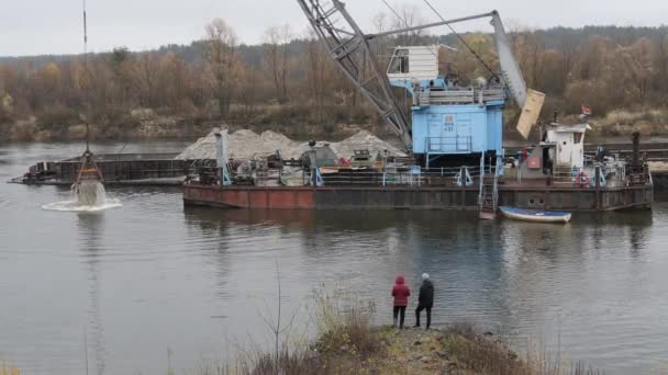 Gomel Belarus Novembre 2020 Grue Pelle Fluviale Travaille Sur Rivière — Video