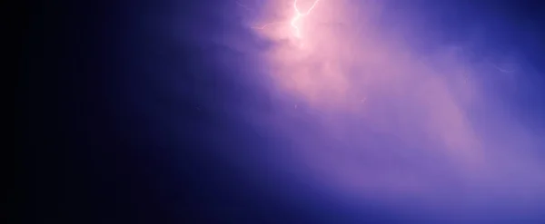 Leuchtend Gelber Blitz Blauen Dunklen Himmel 2020 — Stockfoto