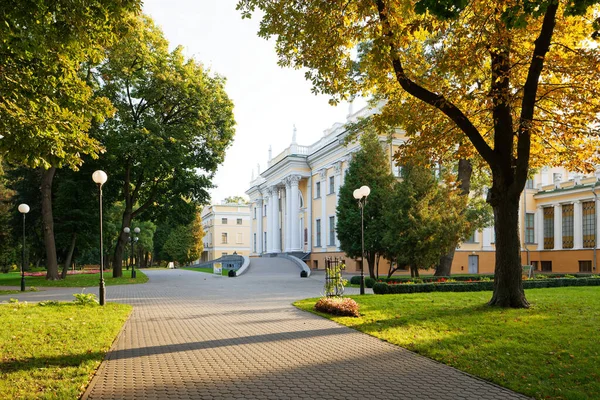 Belo Edifício Século Xix Parque Verde Gomel — Fotografia de Stock