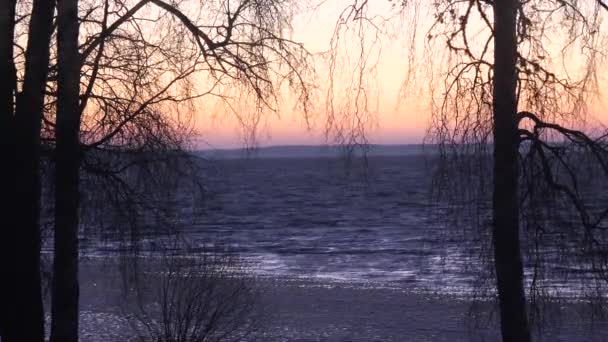 Παγωμένη Λίμνη Ηλιοβασίλεμα Δυνατό Άνεμο — Αρχείο Βίντεο