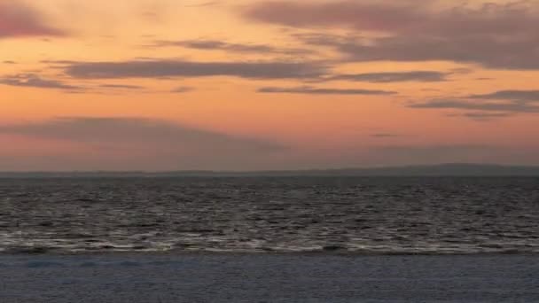 Movimento Nuvens Coloridas Nascer Sol Sobre Lago Congelante 2020 — Vídeo de Stock