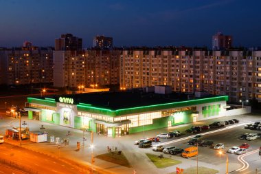 GOMEL, BELARUS - 6 Haziran 2015: Gökdelen 2021 'in çatısından uyku alanı manzarası