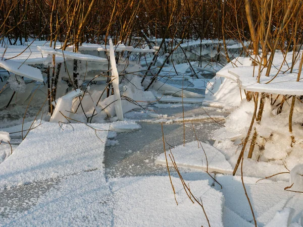 Eisbruch Flussufer Der Kälte Niedrigere Wasserstände Brechen Das Eis 2021 — Stockfoto