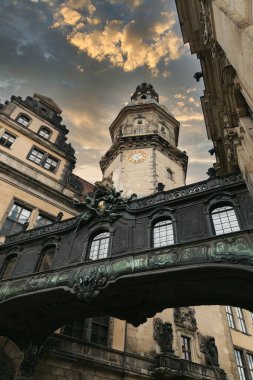Dresden, Almanya - 4 Ağustos 2017: Zwinger - son Alman Barok, 18. yüzyılın başlarında kuruldu. Dört muhteşem saray binasından oluşan bir kompleks