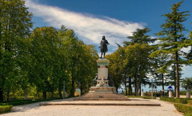Urbino, İtalya - 9 Ağustos 2017 Ressam Raphael Anıtı