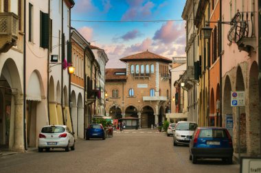 Montagnana, İtalya - 6 Ağustos 2017: Montagnana Gotik Katedrali, Padova İtalya 2021