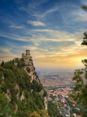San Marino Cumhuriyeti günbatımında panoramik manzara
