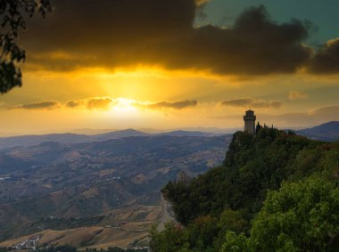 San Marino Cumhuriyeti günbatımında panoramik manzara