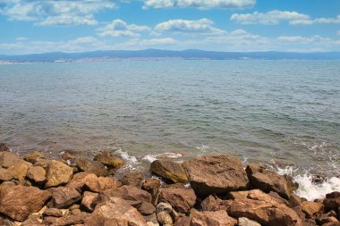 Gizemli adanın resimli görüntüsü. Bulgaristan. 2021