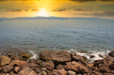 Gizemli adanın resimli görüntüsü. Bulgaristan. 2021