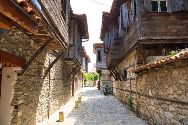 NESSEBAR, BULGARIA, 18 Haziran 2016: Mimari çözümler Nessebar eski kasaba binaları. 2021 numaralı konut