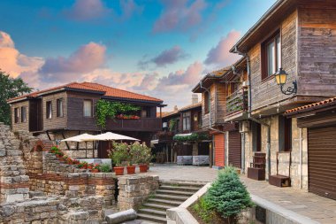 NESSEBAR, BULGARIA, 20 HAZİRAN 2016: Mimari çözümler Nessebar eski kasaba binaları yerleşim bölgesi