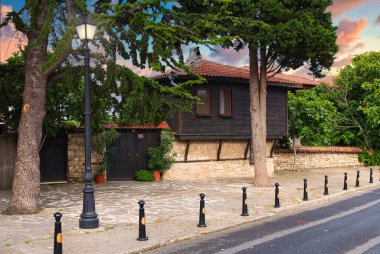 NESSEBAR, BULGARIA, 20 HAZİRAN 2016: Mimari çözümler Nessebar eski kasaba binaları yerleşim bölgesi