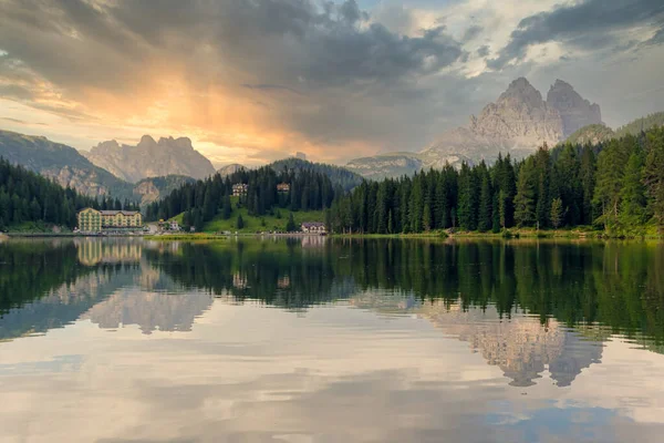 Auronzo Cadore Italia Agosto 2018 Lago Montaña Misurina Hermoso Lugar — Foto de Stock