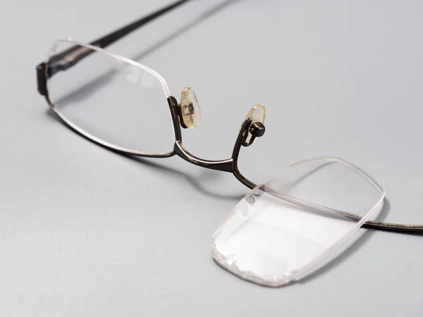 Ατυχία Σπασμένα Γυαλιά Έπεσε Γυαλί Χρειάζονται Επισκευή 2021 — Φωτογραφία Αρχείου