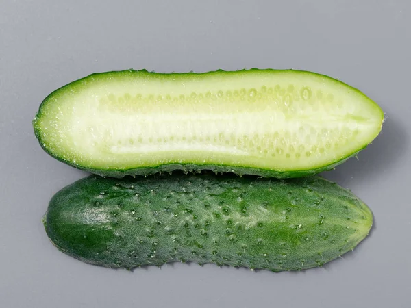 Groene Stekelige Komkommer Grijze Achtergrond 2021 — Stockfoto
