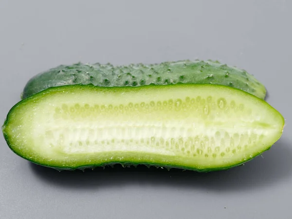 Landwirtschaftliche Produkte Grüne Stachelige Gurke Auf Grauem Hintergrund 2021 — Stockfoto