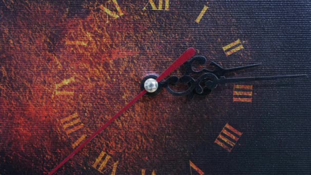 有人手的旧时钟计数2021年的时间 — 图库视频影像
