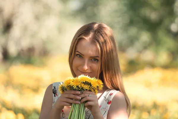 Portrait of a girl with dandelions 3 — Stock Photo, Image