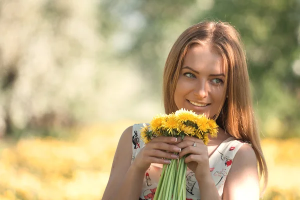 Portrait of a girl with dandelions 2 — Stock Photo, Image
