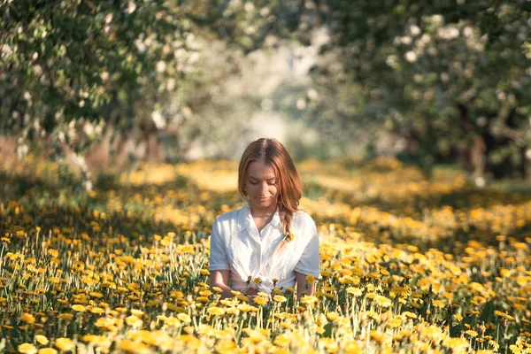 Girl on flower meadow 3 — Zdjęcie stockowe