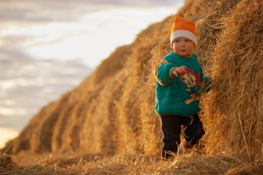 saman oynayan çocuk