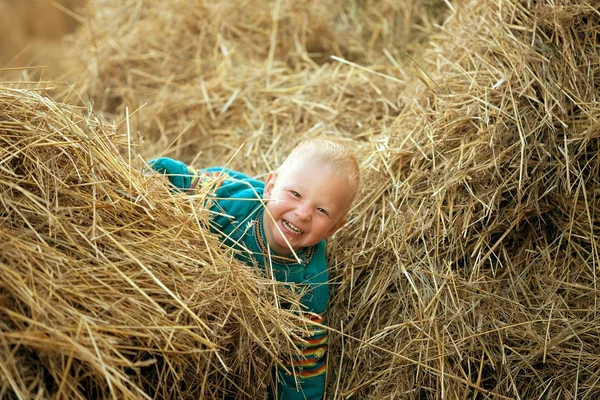 saman oynayan çocuk