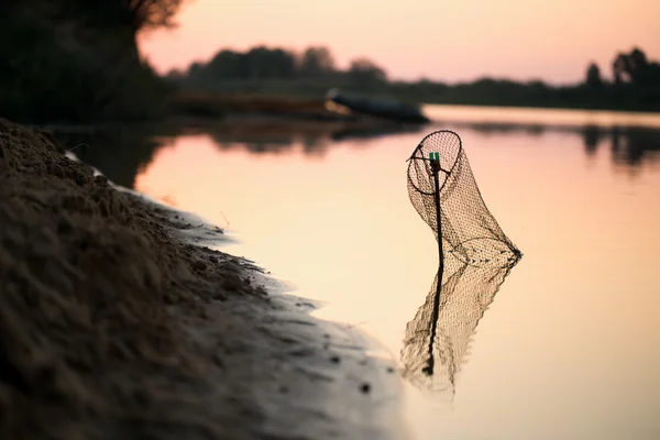 Pêche en soirée sur la rivière — Photo