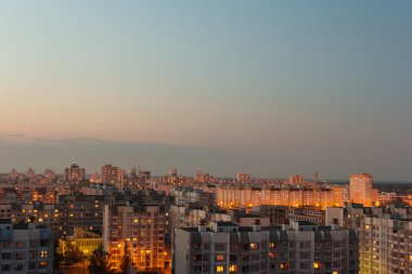 yüksek katlı çatıdan uyku çevrenin görünümü