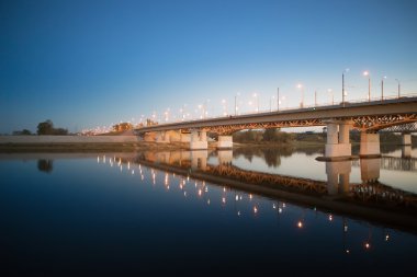 Işıklar kentin waterfront aydınlatmak