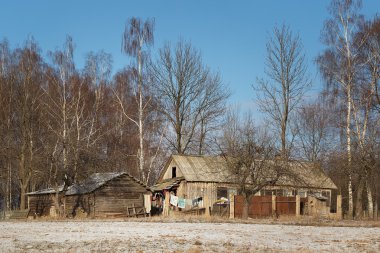 Kalbinde küçük bir köy bir karlı kış sahne 