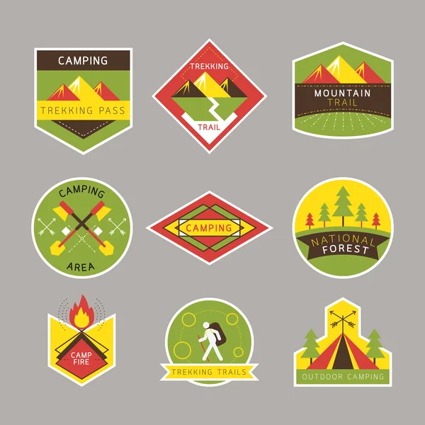 Etiqueta de camping e insignia Estilo de diseño plano — Archivo Imágenes Vectoriales