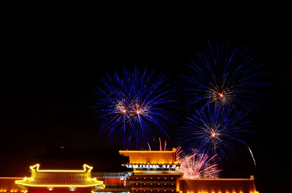 Mooie Nieuwjaar viering Fireworks Rechtenvrije Stockfoto's