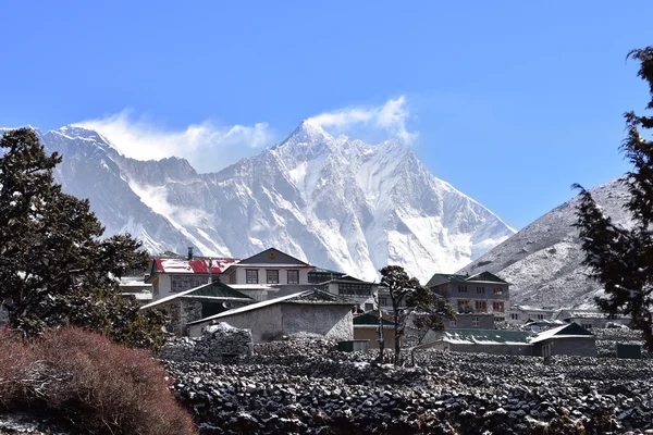 Everest mountain range from village of Pangboche, Himalaya, Nepal — Stock Photo, Image